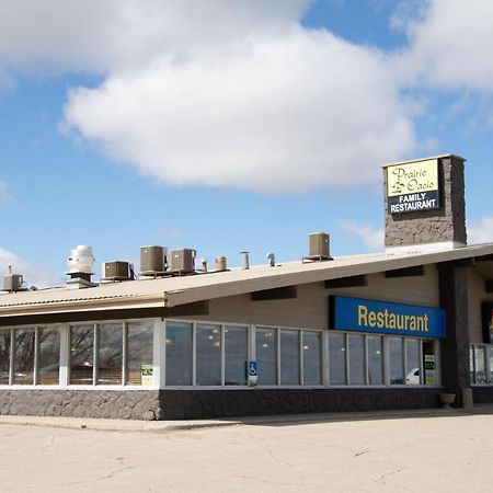 Prairie Oasis Tourist Complex Motel Moose Jaw Exterior foto