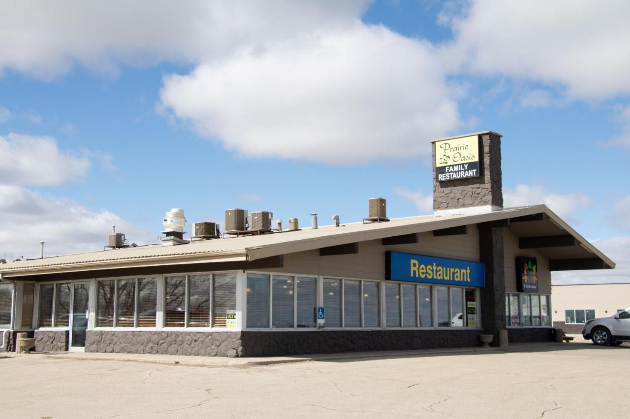 Prairie Oasis Tourist Complex Motel Moose Jaw Exterior foto